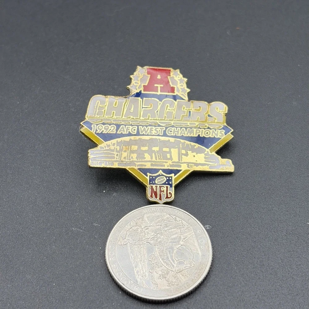 Vintage 1992 NFL Football San Diego Chargers AFC West‎ Champions Lapel Hat Pin